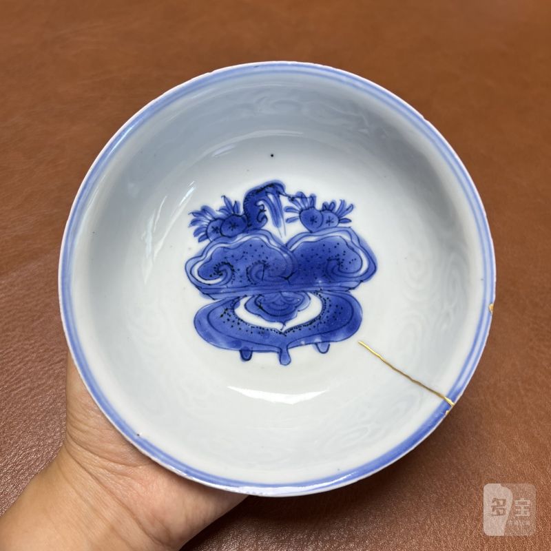 明 青花模印博古清供图浅碗 - 图2